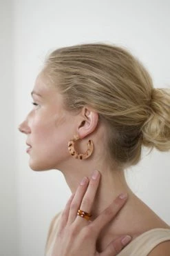 Machete Kate Hoops In Ash Blonde Tortoise Jewelry